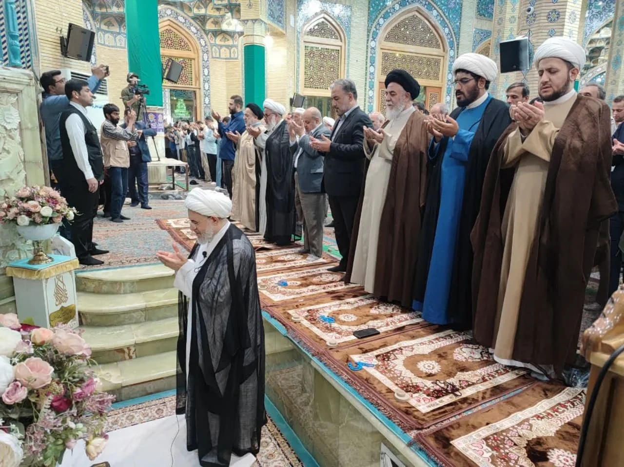 برگزاری نماز عید سعید قربان توسط آیت الله اراکی رئیس دانشگاه بین المللی علامه عسکری(ره) در مسجد مقدس جمکران